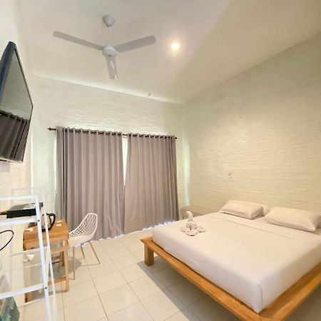 Pasir Putih Resort & Resto Maluk Екстер'єр фото