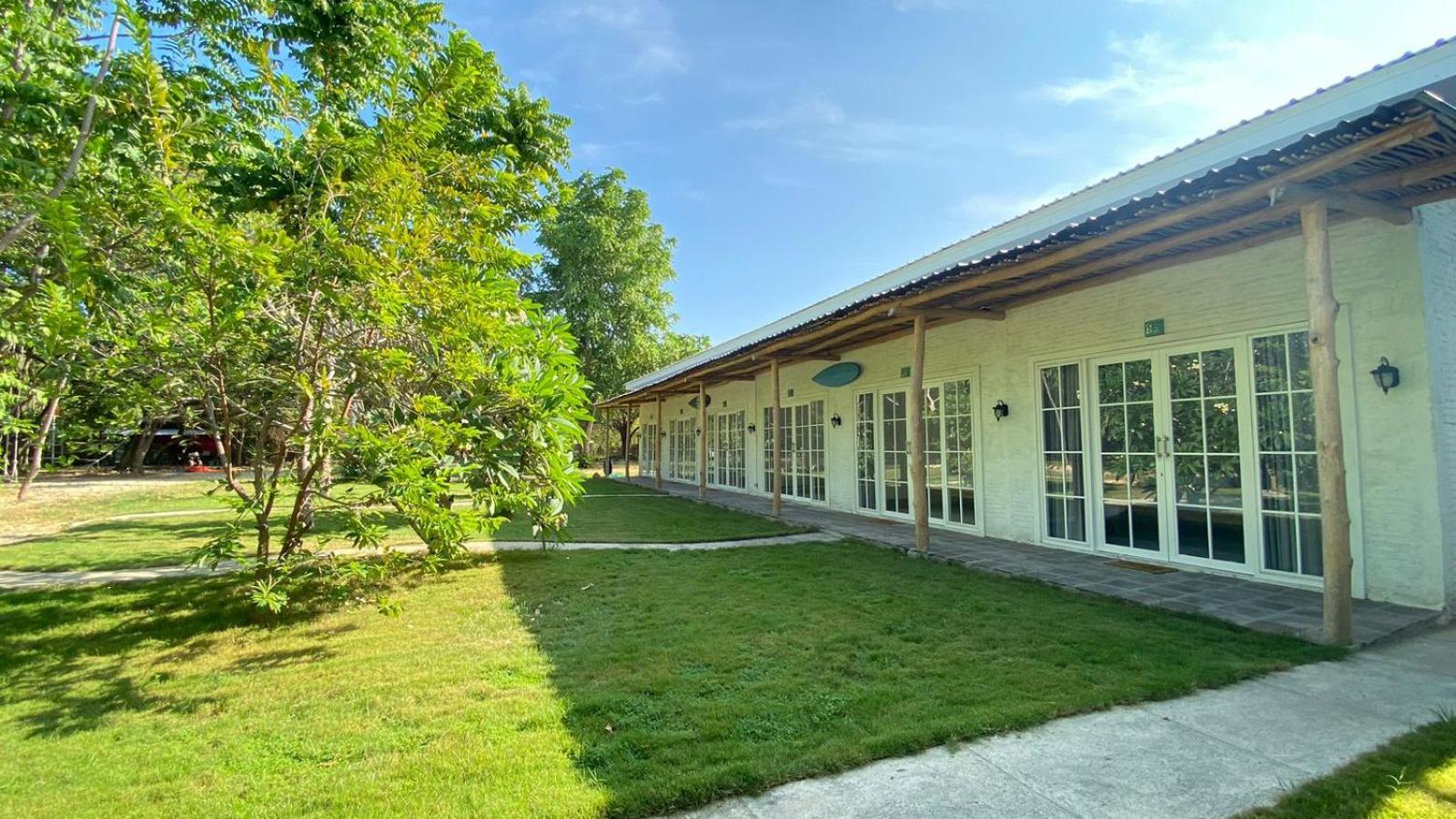 Pasir Putih Resort & Resto Maluk Екстер'єр фото