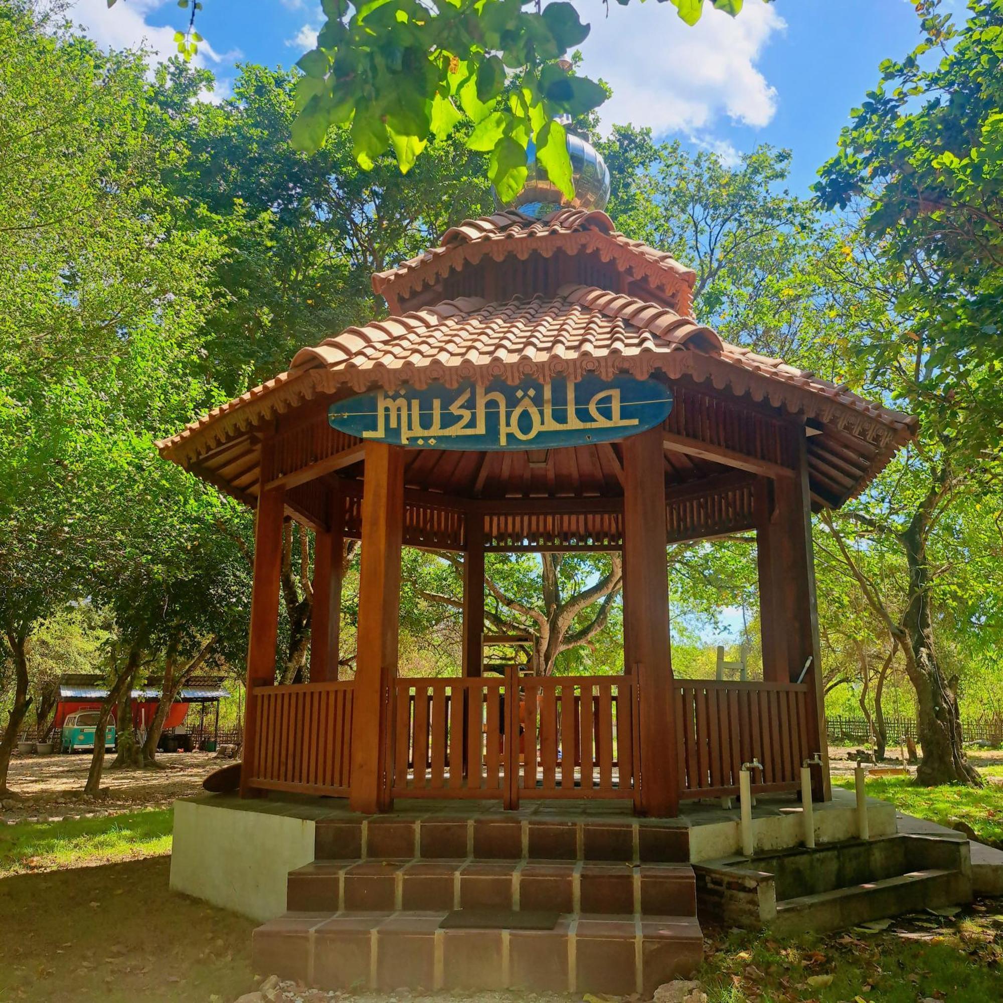 Pasir Putih Resort & Resto Maluk Екстер'єр фото