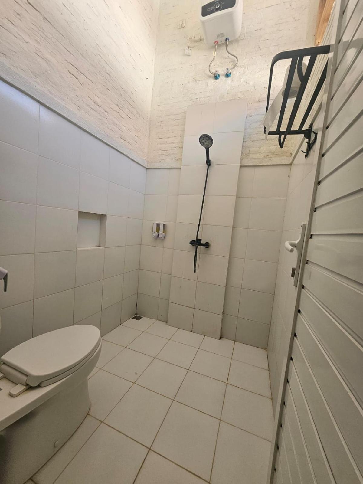 Pasir Putih Resort & Resto Maluk Екстер'єр фото