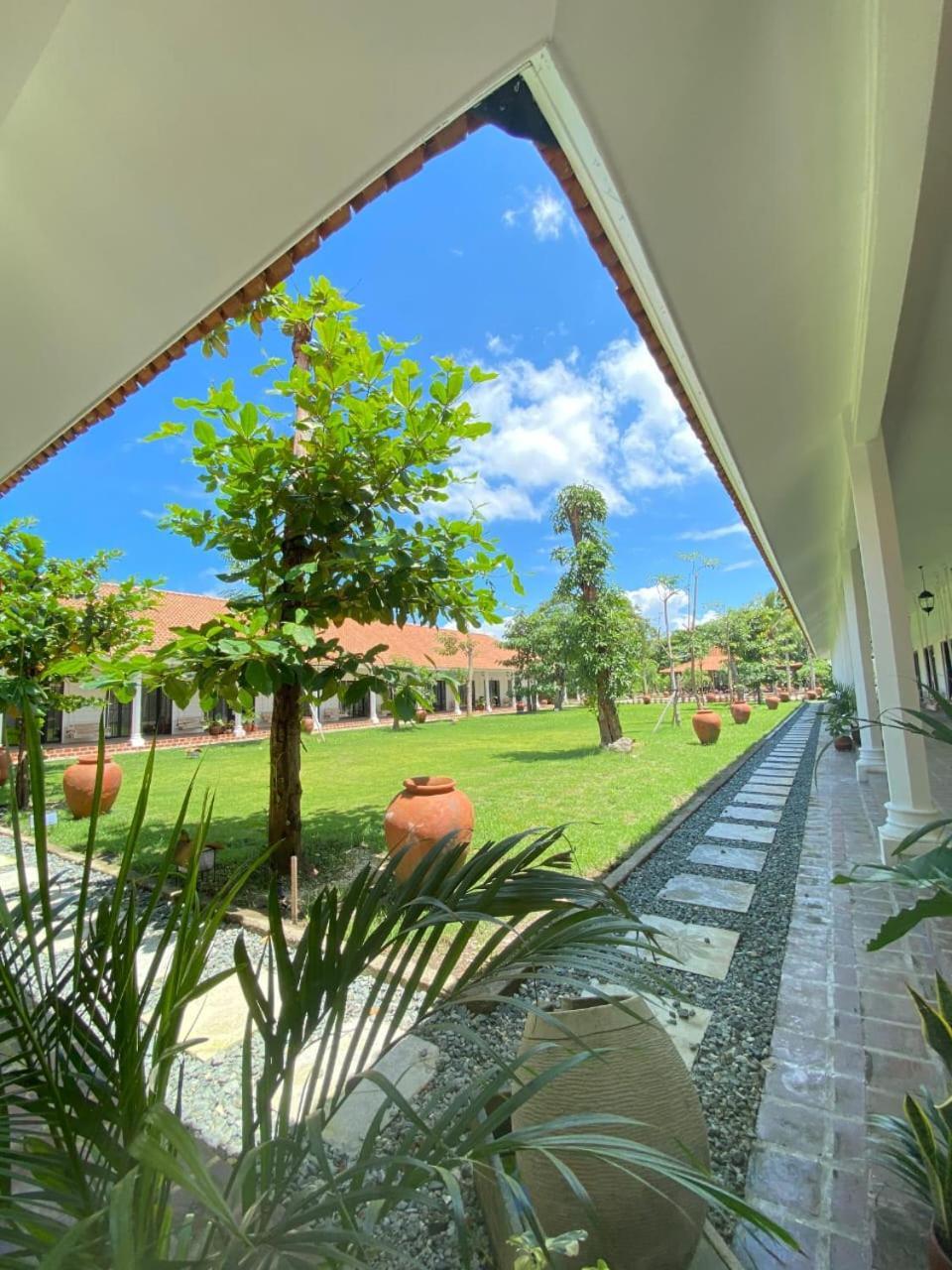 Pasir Putih Resort & Resto Maluk Екстер'єр фото