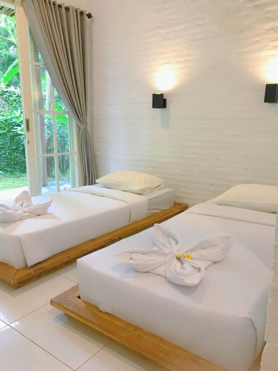 Pasir Putih Resort & Resto Maluk Екстер'єр фото